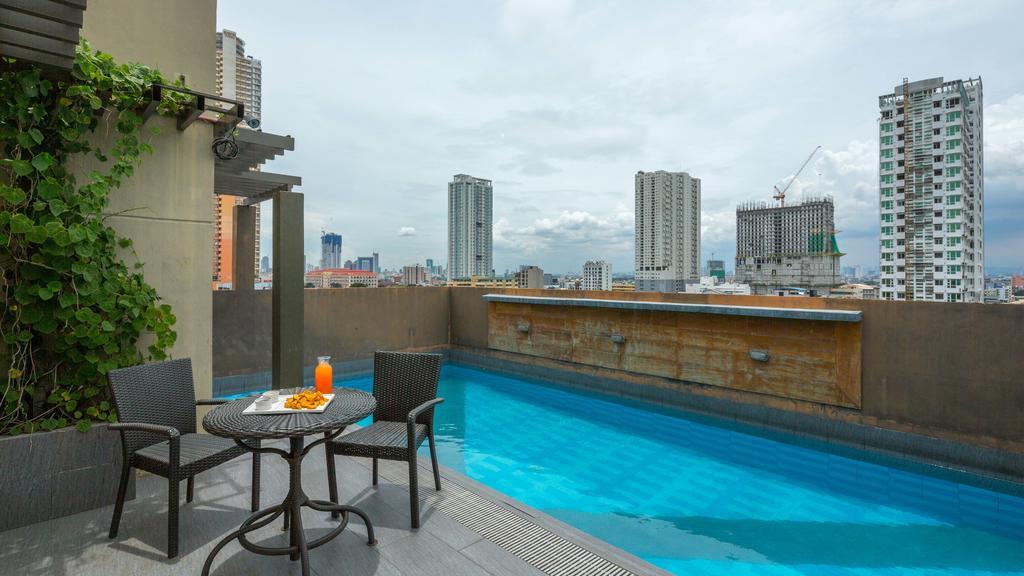 V Hotel Manila Exterior photo