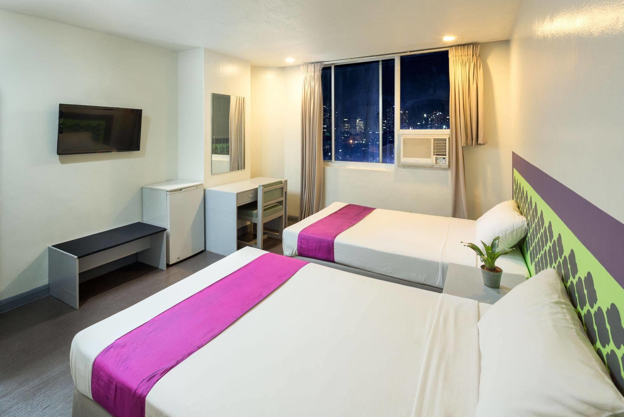 V Hotel Manila Exterior photo