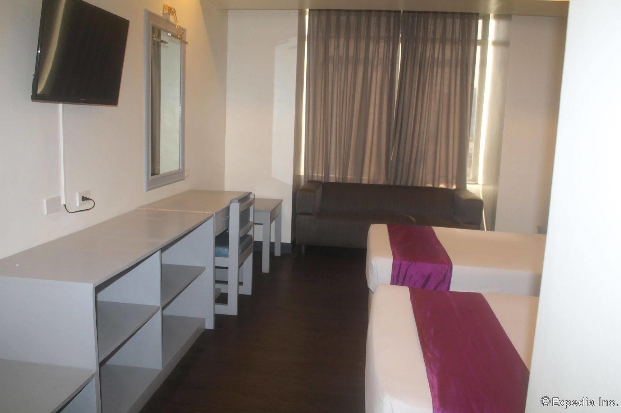 V Hotel Manila Exterior photo